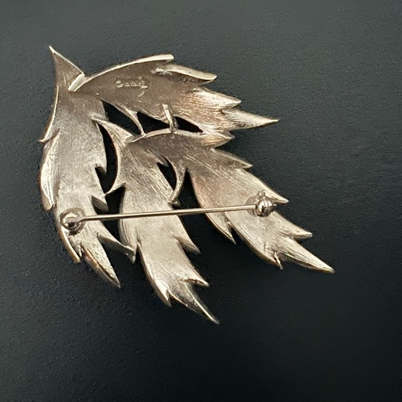 Vintage 1970's Trifari silver Tone Fire Flame Brooch Pin and earrings - Picture 5 of 7